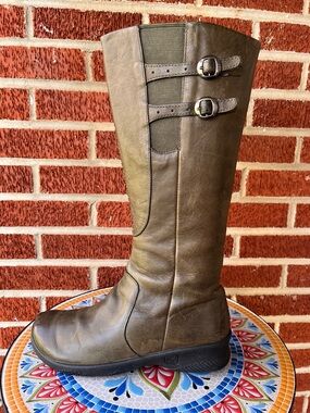 Keen Bern Baby Womens 10 Olive Green Leather Riding Boots Zipper Knee High